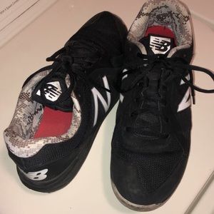 Men’s 10.5 Rubber New Balance Baseball cleats.